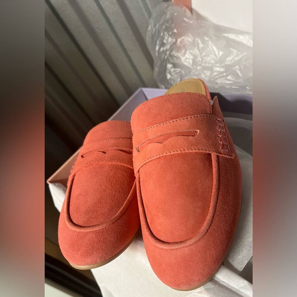 NIB Lisa Vicky Enrich Penny Loafer Mule in Sunkissed Kid Suede - Size 6.5